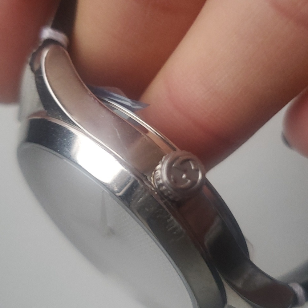Unisex Gucci watch Good condition - Picture 13 of 17